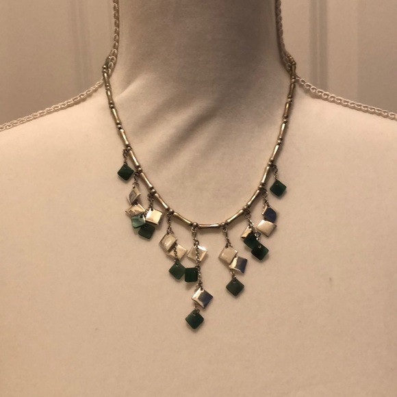 🎉HP🎉🆕🌿Green and Silver Dangle Necklace🌿 - Picture 4 of 4